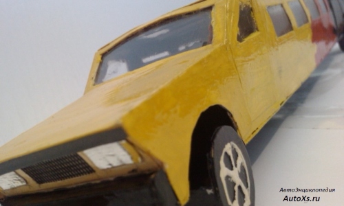 Модель Cadillac - лимузин из картона