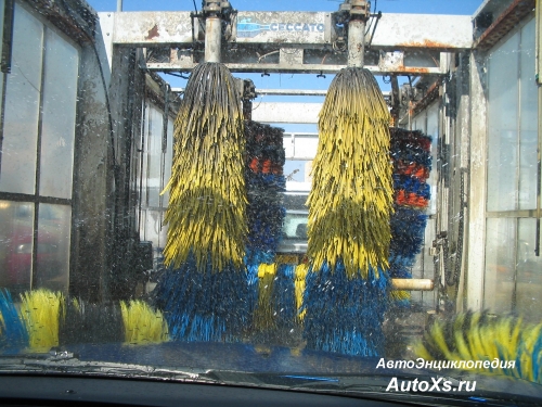 Автоматические мойки вредят современным автомобилям