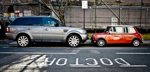 Эксперты определили, какой автомобиль безопаснее: габаритный или компактный