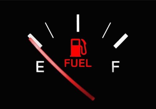 Сколько протянет машина, если засветилась лампочка топлива